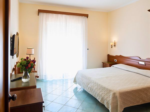 Hotel Terme Alexander — Ischia Porto, Ischia