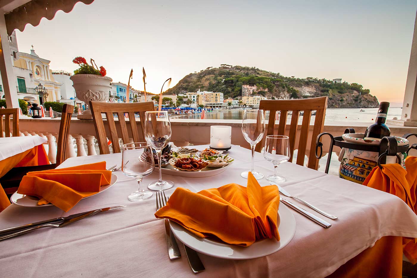Terrazza esterna allestita per la cena